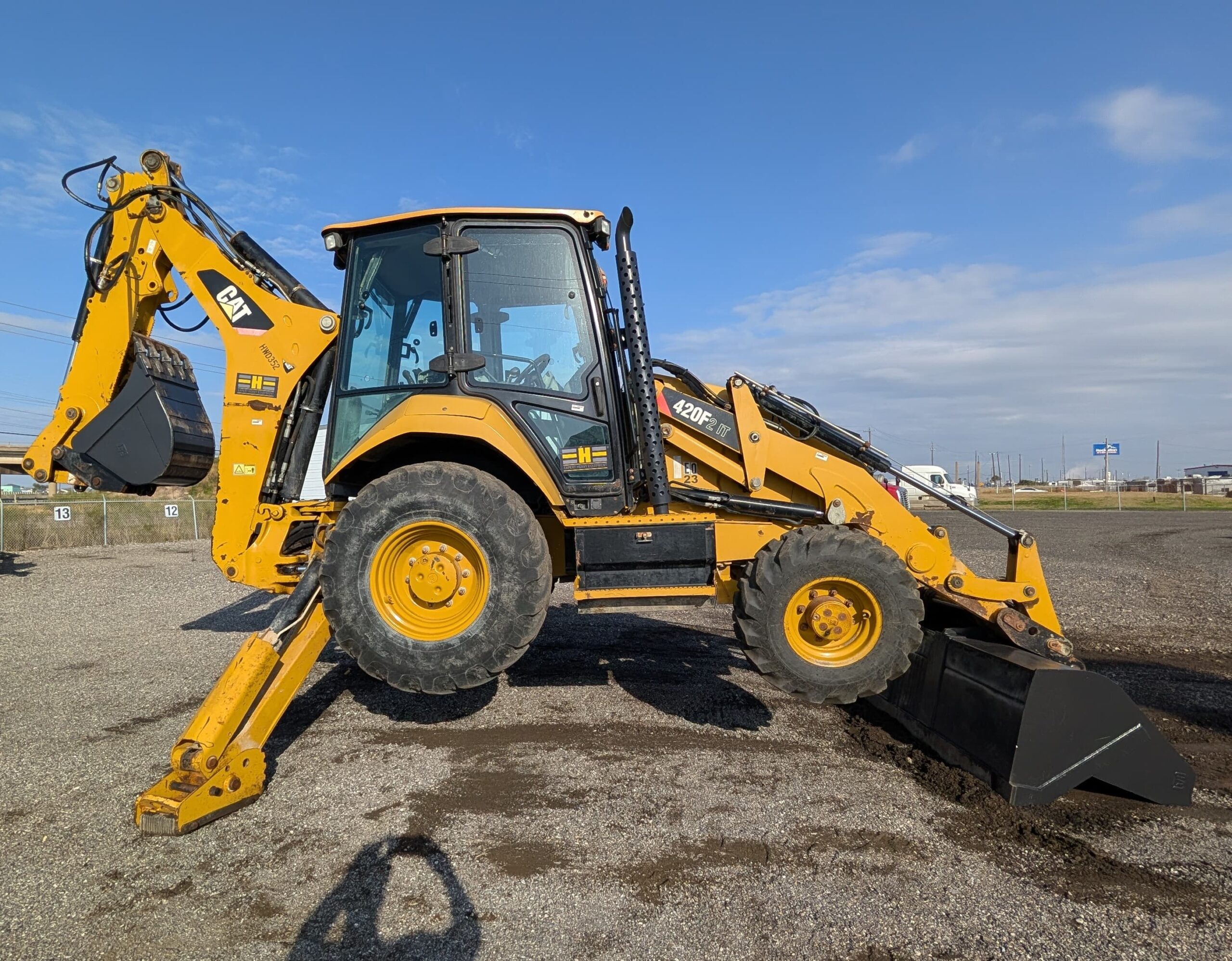 2017 CATERPILLAR 420F2 IT 4WD CAB BACKHOE - AUXILIARY HYDRAULICS - E-STICK