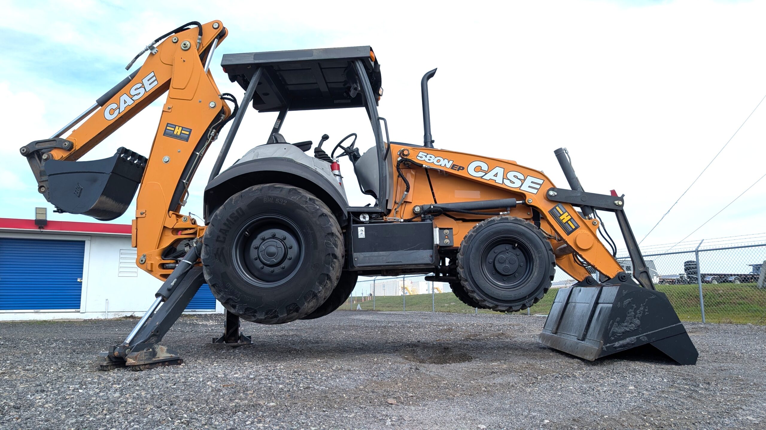 2019 CASE 580N EP 4WD BACKHOE WITH AUXILIARY HYDRAULICS - 723 HOURS - 760271