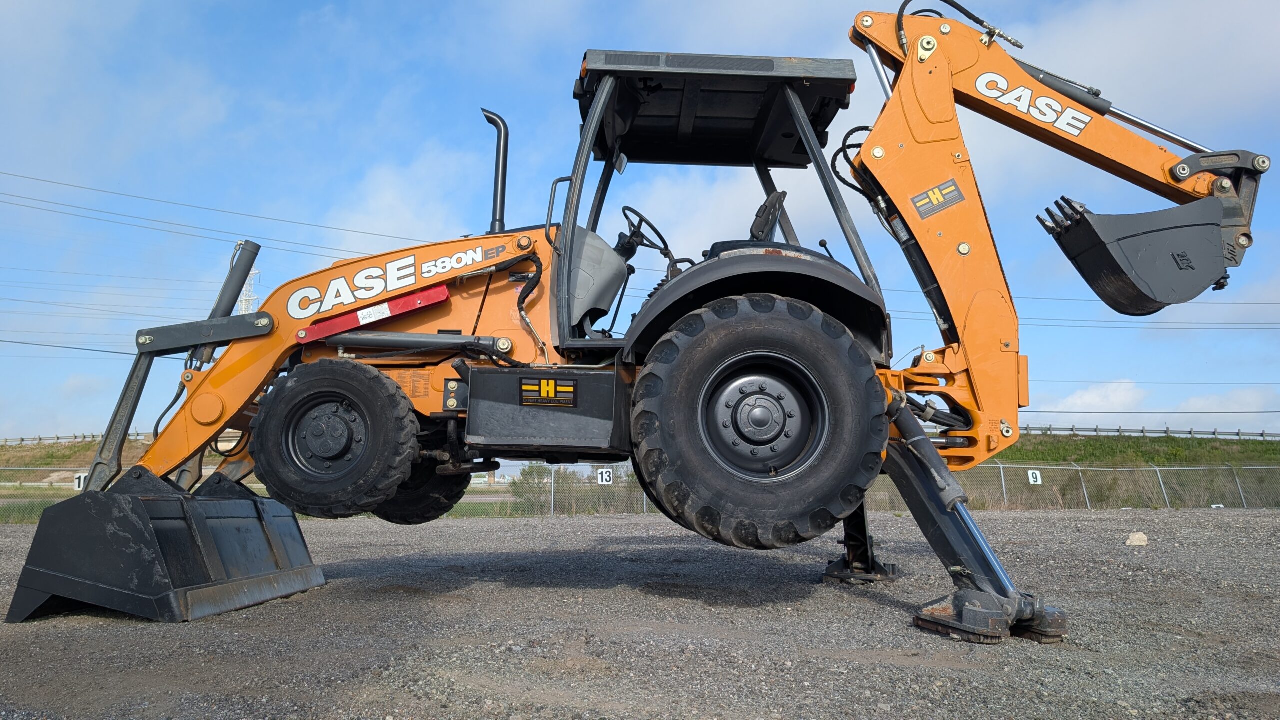 2020 CASE 580N EP 4WD BACKHOE WITH AUXILIARY HYDRAULICS - 978 HOURS - 760078