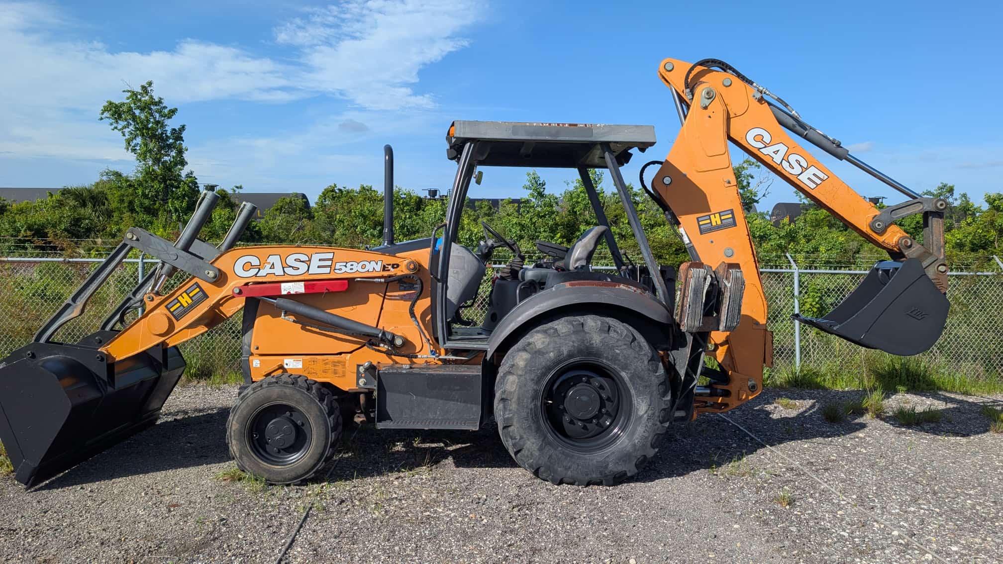 FULL PHOTOS COMING SOON:  2020 CASE 580N EP 4WD BACKHOE WITH FRONT & REAR AUX HYDS - 760117