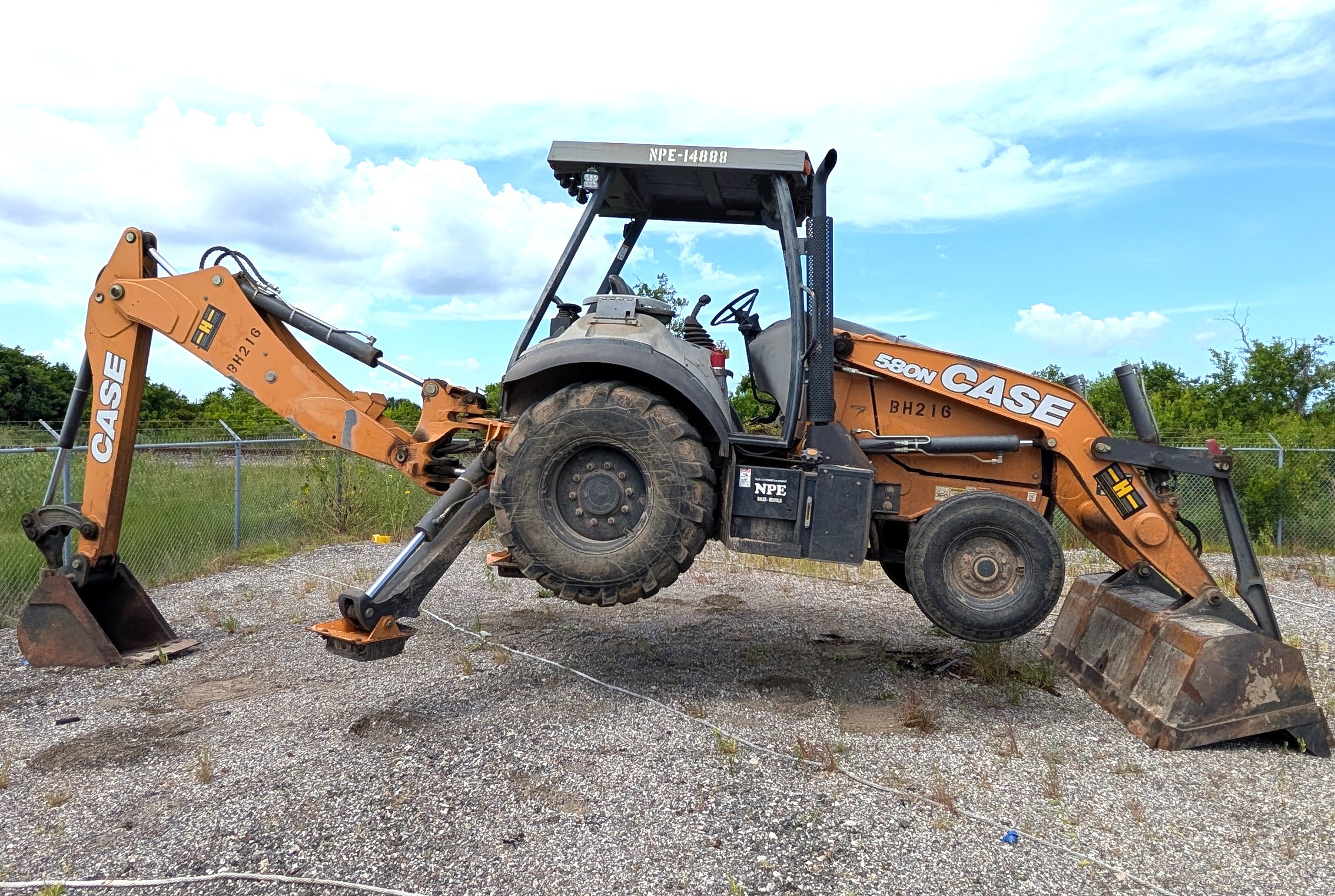 2018 CASE 580N 2WD BACKHOE - 750781